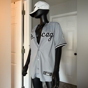 Grey White & Black Chicago White Sox jersey and hat
